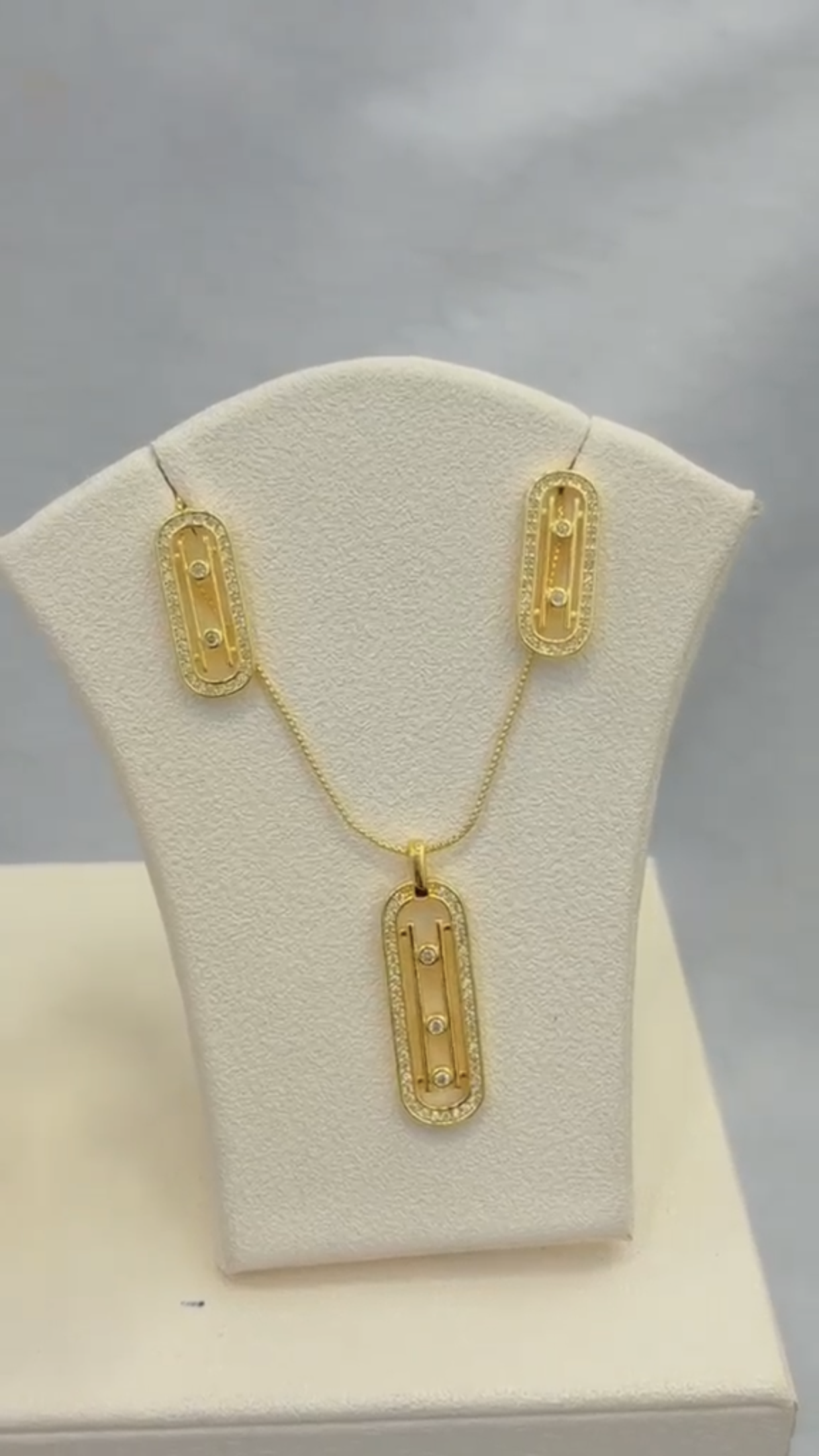 Ensemble colliers + boucles d’oreilles